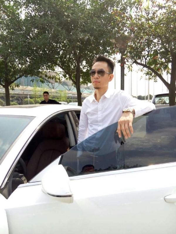 杨岳的第一张照片--龙海征婚网
