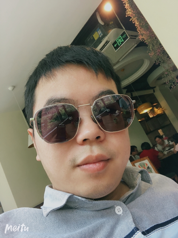 月台等路人的第一张照片--龙海征婚网