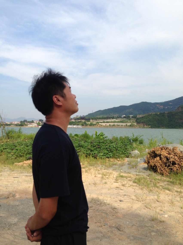 雾里看花的第一张照片--龙海征婚网
