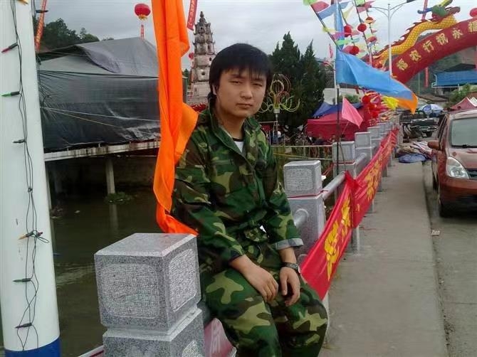 如影随形的第二张照片--龙海征婚网